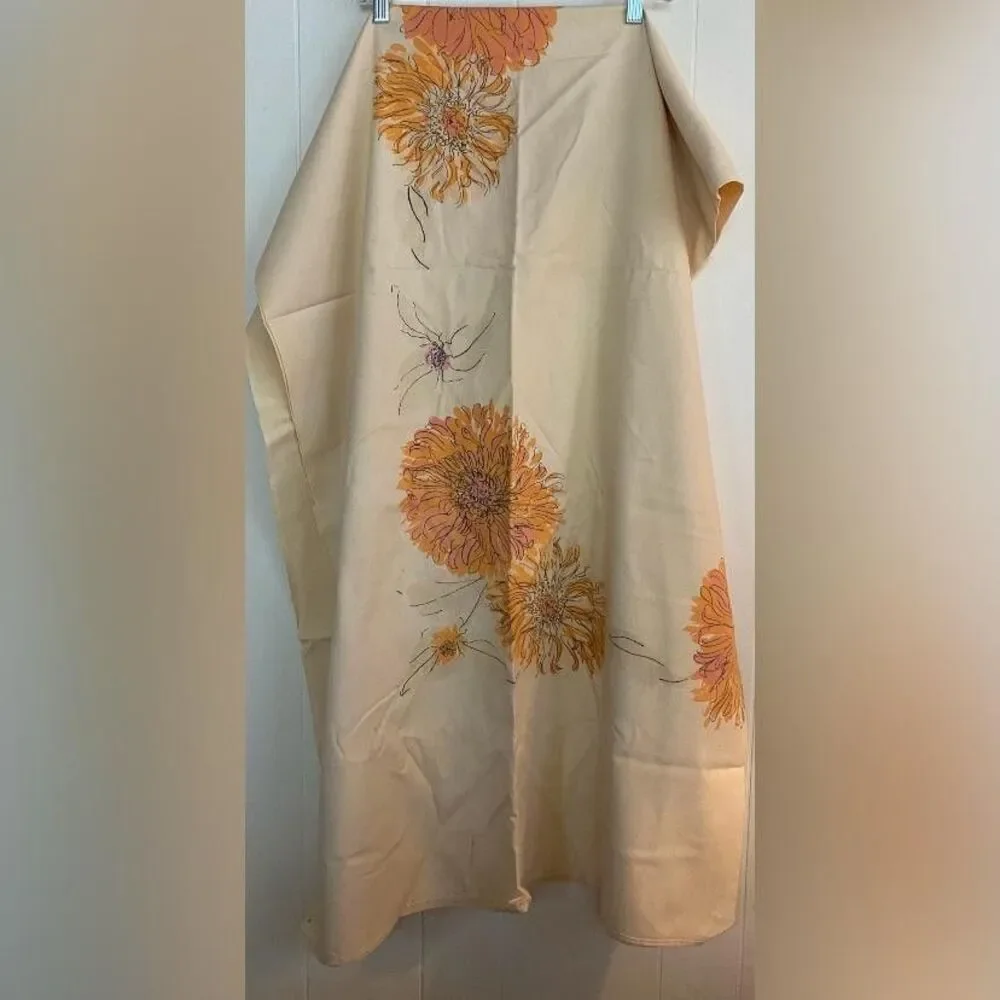 Beige Chrysanthemum Floral Spiders Tablecloth 80x60” Home Decor Retro